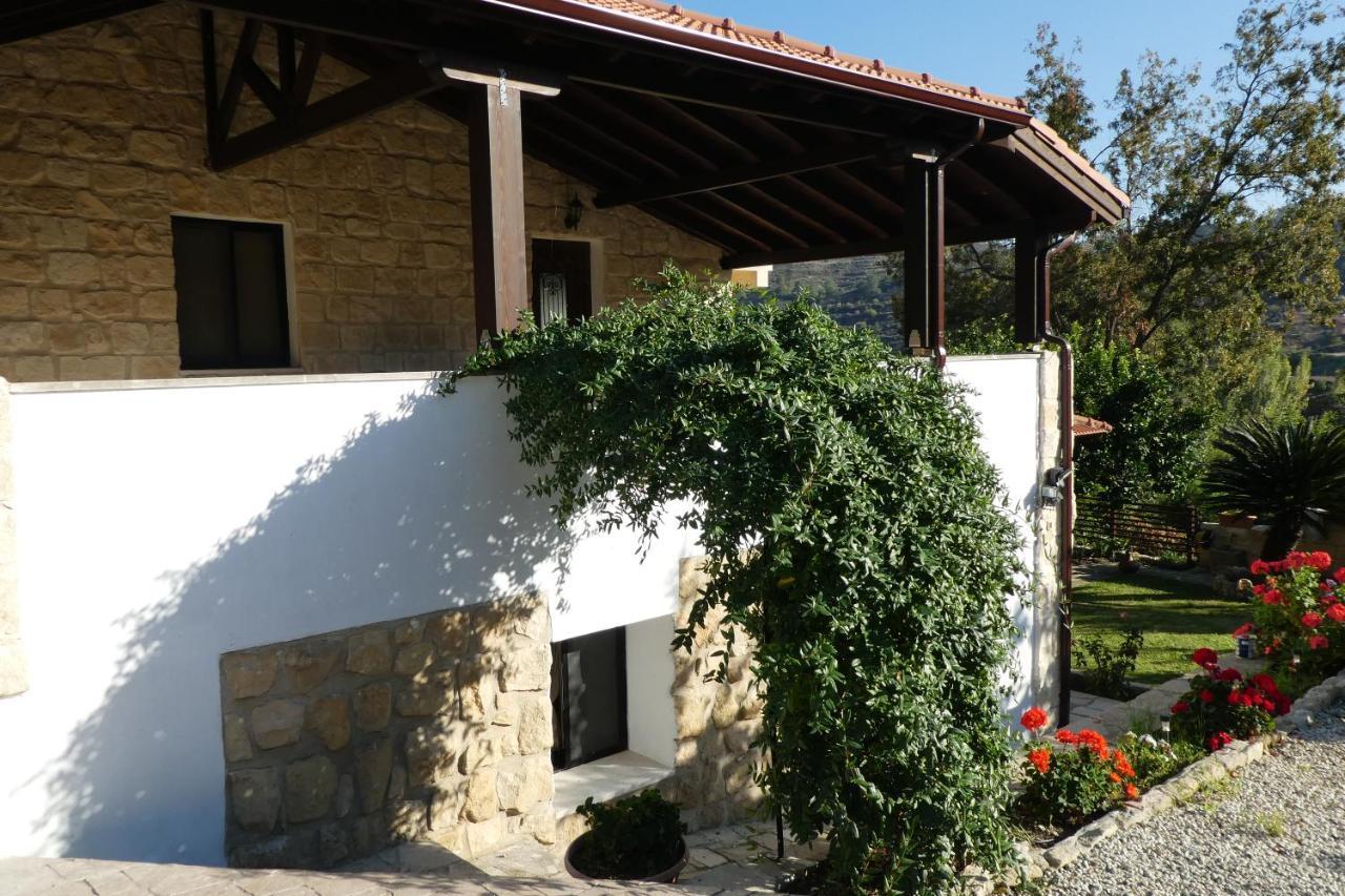 Lola'S Cottage & Garden Kalokhorio Exterior photo